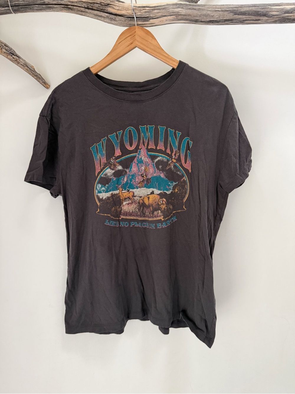 Doe | Women’s Wyoming Graphic Tee Charcoal Black XL